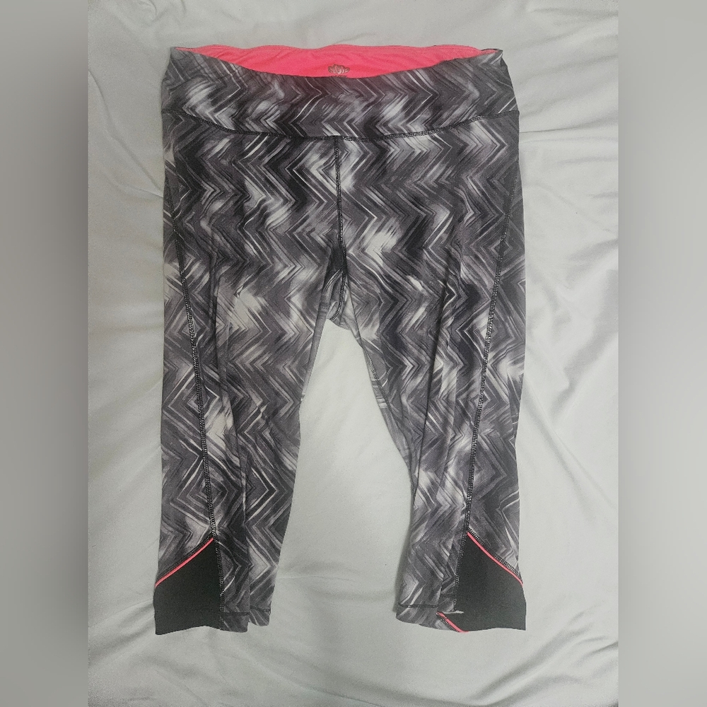 Maurices motion plus size capri legging